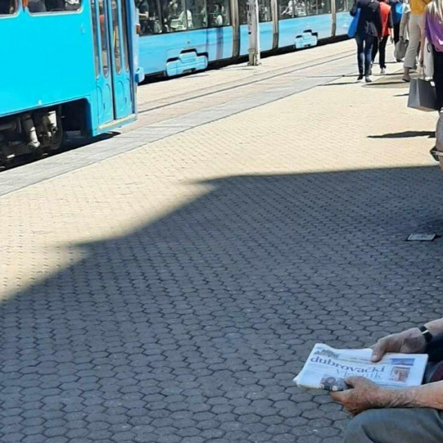&lt;p&gt;Dubrovački se čita na Trgu bana Jelačića u Zagrebu, jednom od najfrekventnijih prodajnih mjesta na koje Dubrovački vjesnik stiže subotom ujutro&lt;/p&gt;