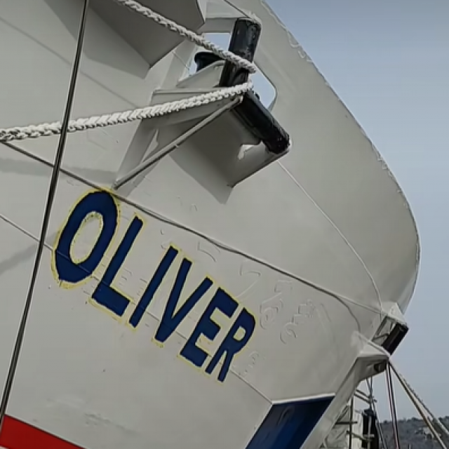 &lt;p&gt;Trajekt ‘Oliver‘ zaplovio je jučer popodne prema Veloj Luci &lt;/p&gt;

&lt;p&gt; &lt;/p&gt;
