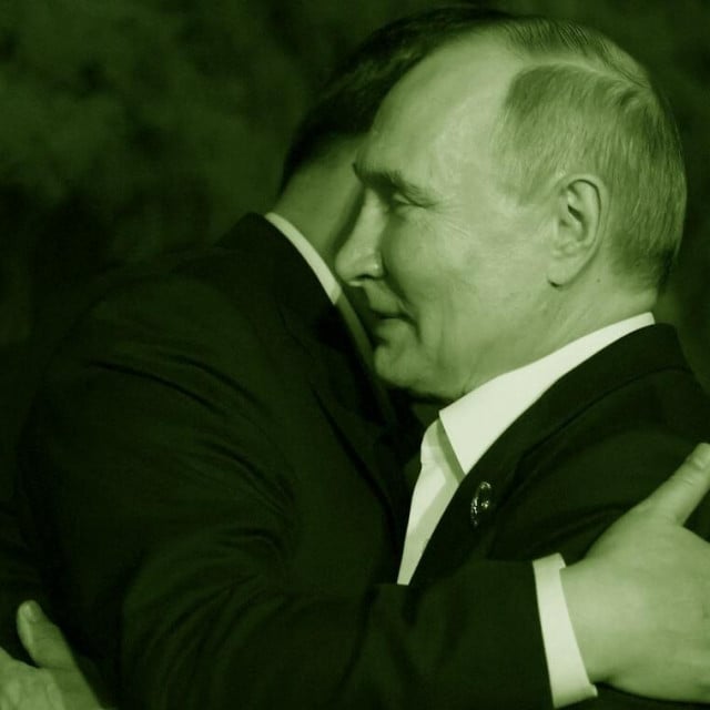 &lt;p&gt;Putin i Xi u vrlo srdačnom zagrljaju...&lt;/p&gt;