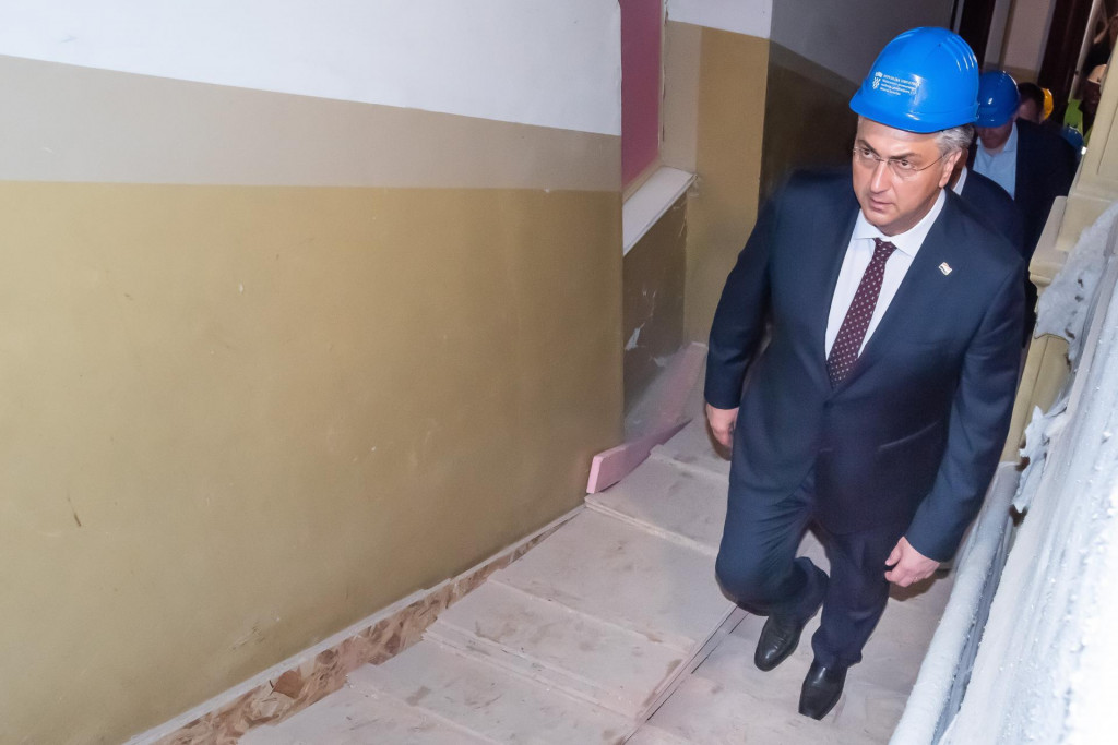 &lt;p&gt;Premijer Republike Hrvatske Andrej Plenković danas je zajedno s Brankom Bačićem obisao prostore stambene zgrade Đorđićeva 8A koja je u obnovi nakon sto je stradala u potresu&lt;/p&gt;
