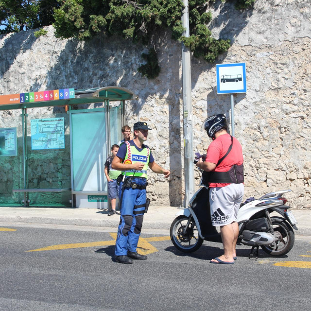 &lt;p&gt;Prometni policajac tijekom kontrole prometa na Boninovu&lt;/p&gt;