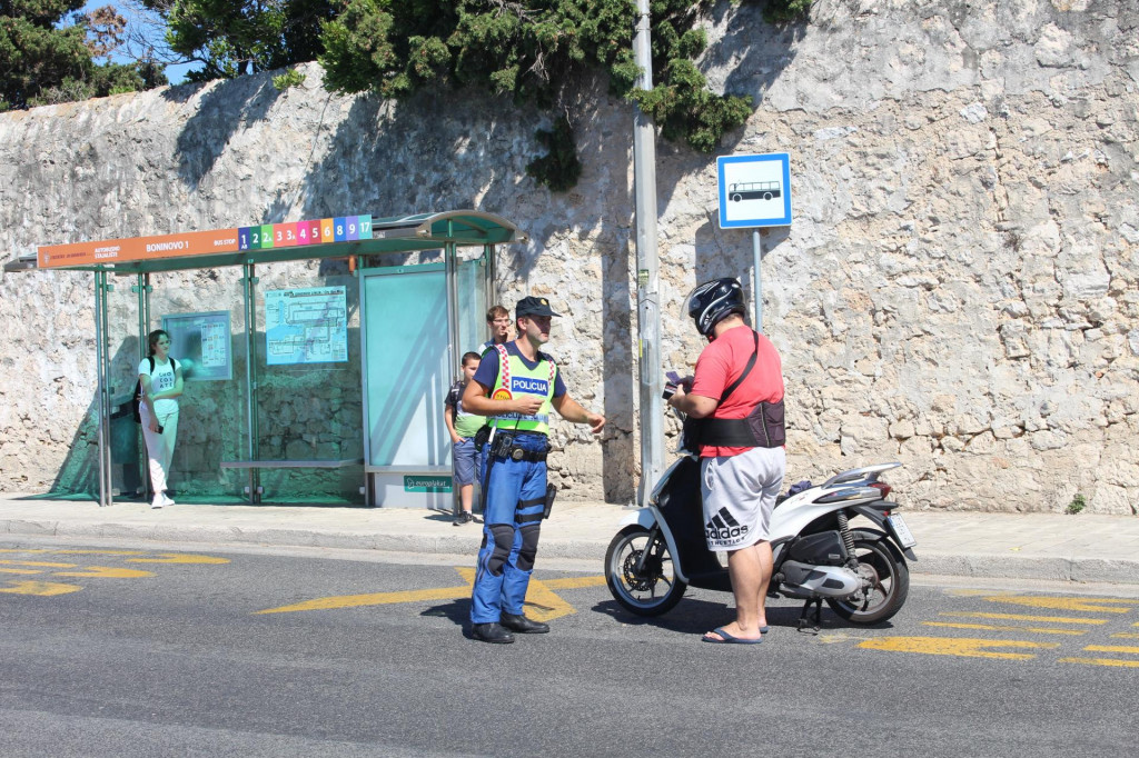 &lt;p&gt;Prometni policajac tijekom kontrole prometa na Boninovu&lt;/p&gt;