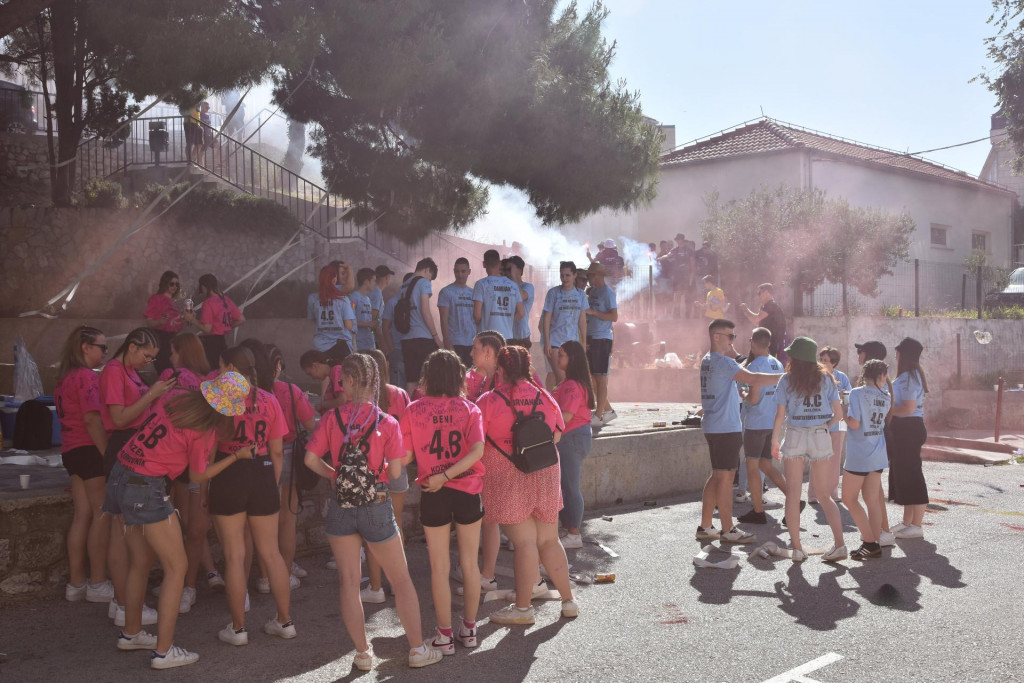 &lt;p&gt;Dubrovnik, 240524.&lt;br&gt;
Zadnji dan skole maturanti imaju norijadu kojom obiljezvaaju kraj srednje skole.&lt;br&gt;