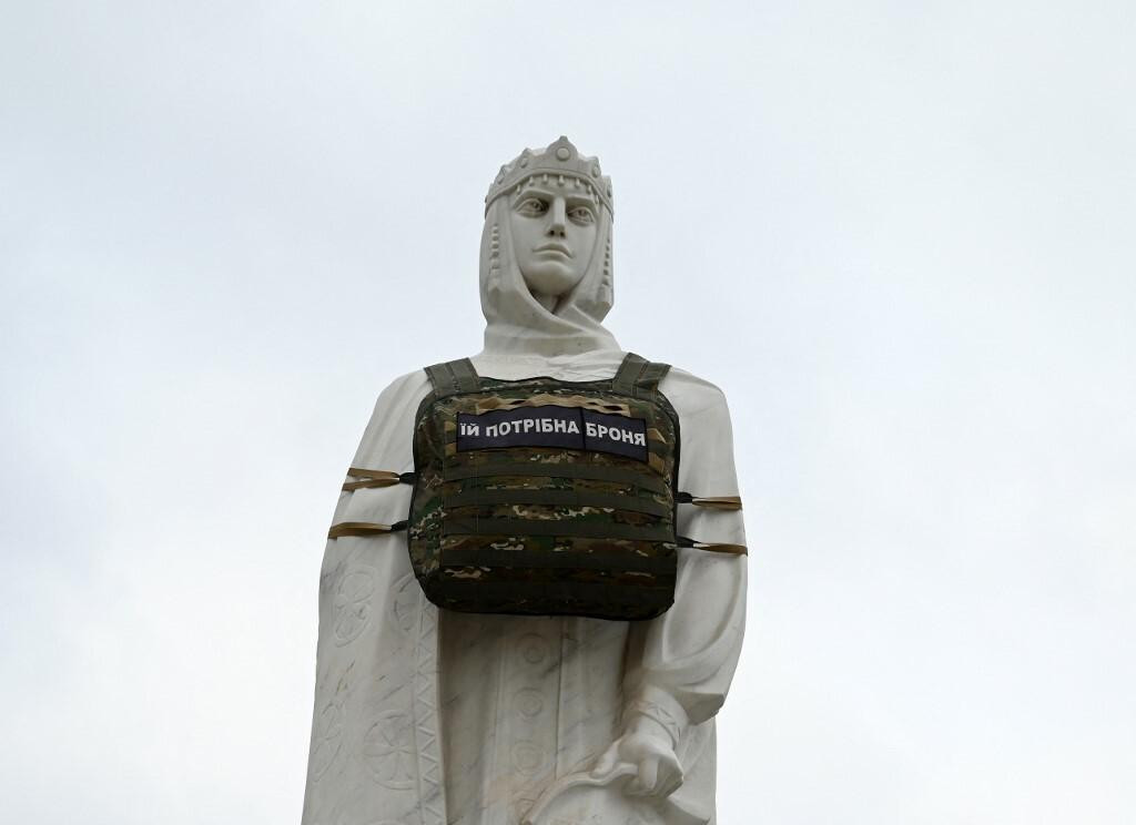 &lt;p&gt;Spomenik princezi Olgi u Kijevu nosi pancirku: ‘ona treba oklop‘&lt;/p&gt;