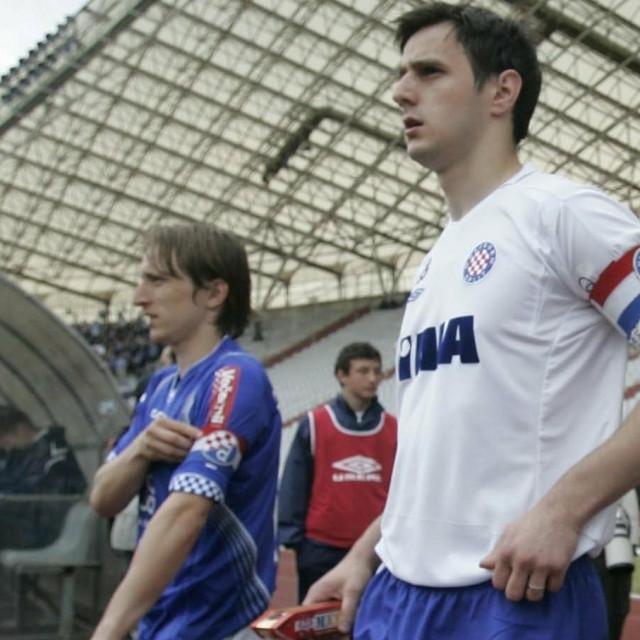 &lt;p&gt;Uzvratna utakmica finala nogometnog kupa Hrvatske na stadionu Poljud izmedju Hajduka i Dinama 2008. godine, kapetani Luka Modrić i Nikola Kalinić izlaze na teren.&lt;/p&gt;