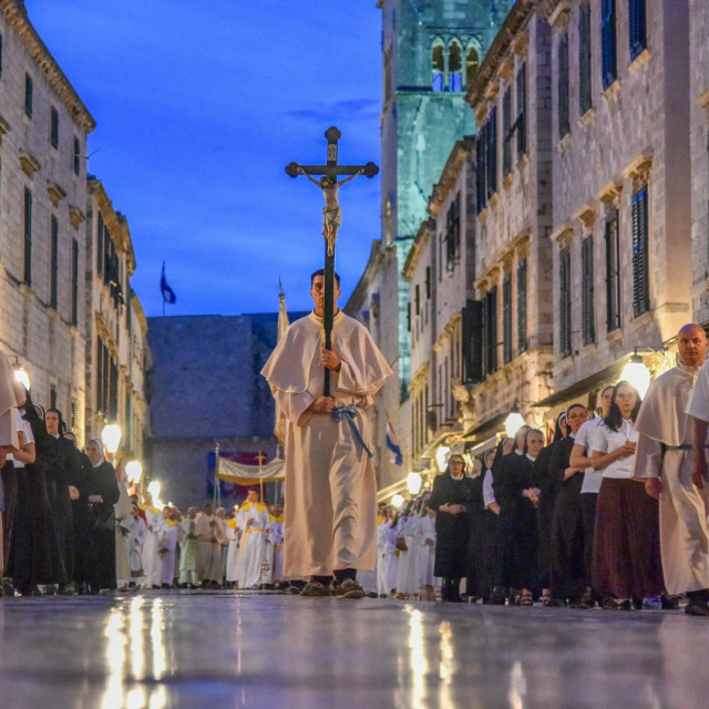 &lt;p&gt;Dubrovnik, 300524. Dubrovacki biskup Roko Glasnovic predvodio procesiju na blagdan Tijelovo.