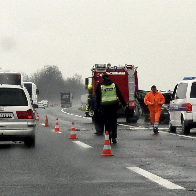 &lt;p&gt;Nesreća na autocesti A3 izmedju Novske i Okučana (ilustrativna fotografija - prikazuje uviđaj iz ožujka ove godine)&lt;/p&gt;
