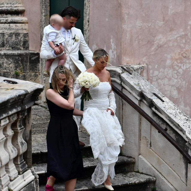 &lt;p&gt;Vjenčanje Nicole Artukovich i Liama Stewarta u crkvi sv.Ignacija u Dubrovniku.&lt;/p&gt;