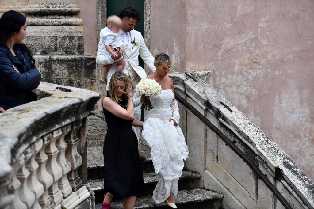 &lt;p&gt;Vjenčanje Nicole Artukovich i Liama Stewarta u crkvi sv.Ignacija u Dubrovniku.&lt;/p&gt;