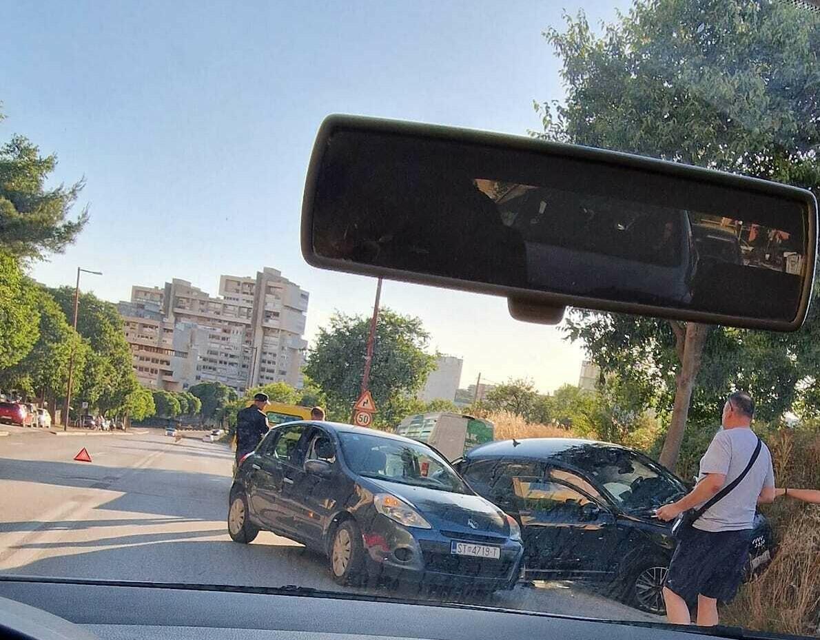 Slobodna Dalmacija Prometna Nesre A U Splitu Sudarila Se Dva Automobila Jedan Zavr Io U