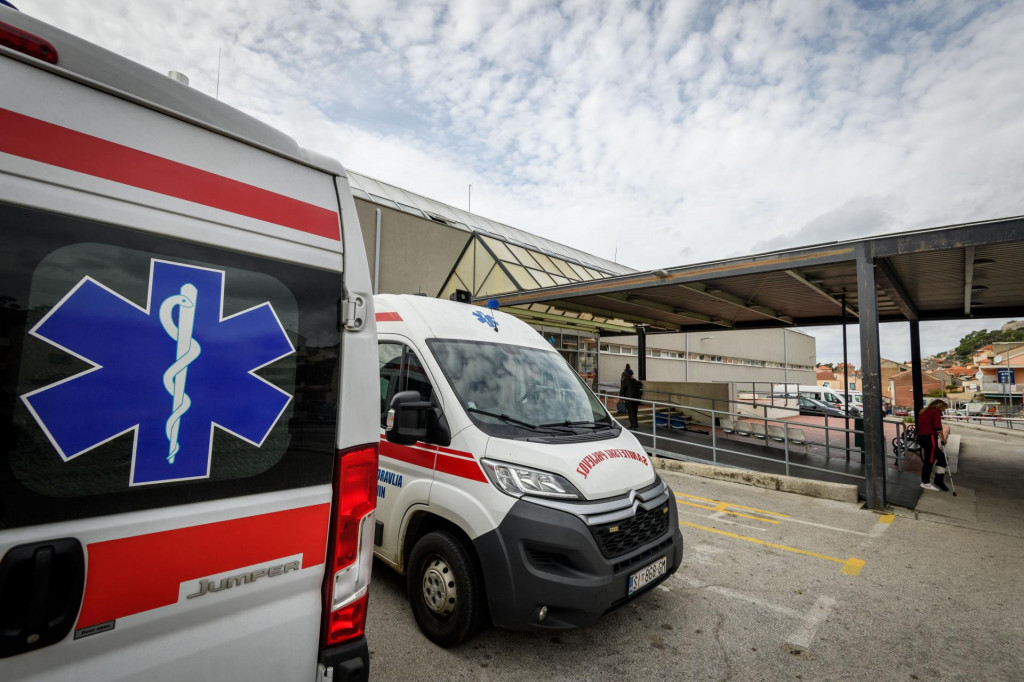 &lt;p&gt;Četiri osobe završiče na liječenju u Općoj bolnici Šibensko kninske županije&lt;/p&gt;