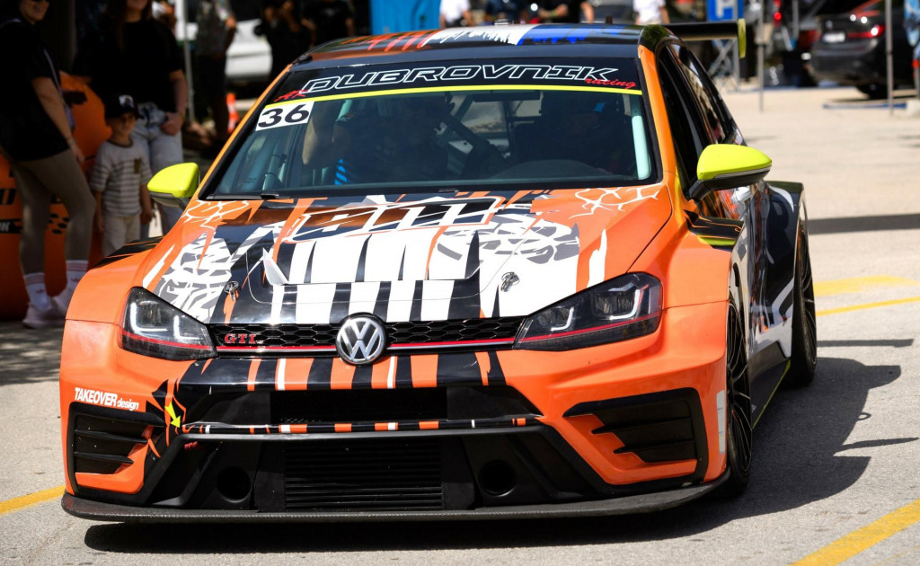 &lt;p&gt;Stijepo Manenica (Dubrovnik Racing) na startu Trke priko Krke u Skradinu 2024. godine u novom VW Golfu TCR&lt;/p&gt;