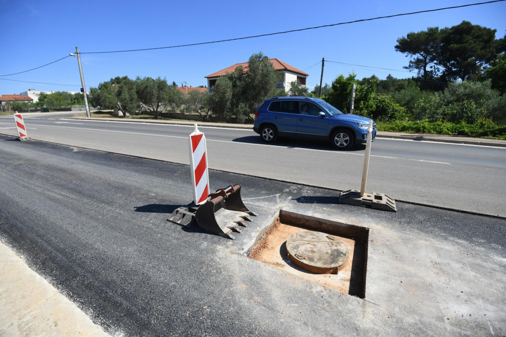 &lt;p&gt;Zbog radova na aglomeraciji Zadar-Kozino-Petrcane mjesecima je otezan promet iz Zadra prema Viru&lt;br&gt;
 &lt;/p&gt;