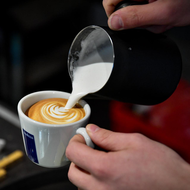 &lt;p&gt;Normativ za espresso iznosi sedam grama, to znači da bi se od kilograma kave moralo dobiti barem 130 šalica&lt;/p&gt;