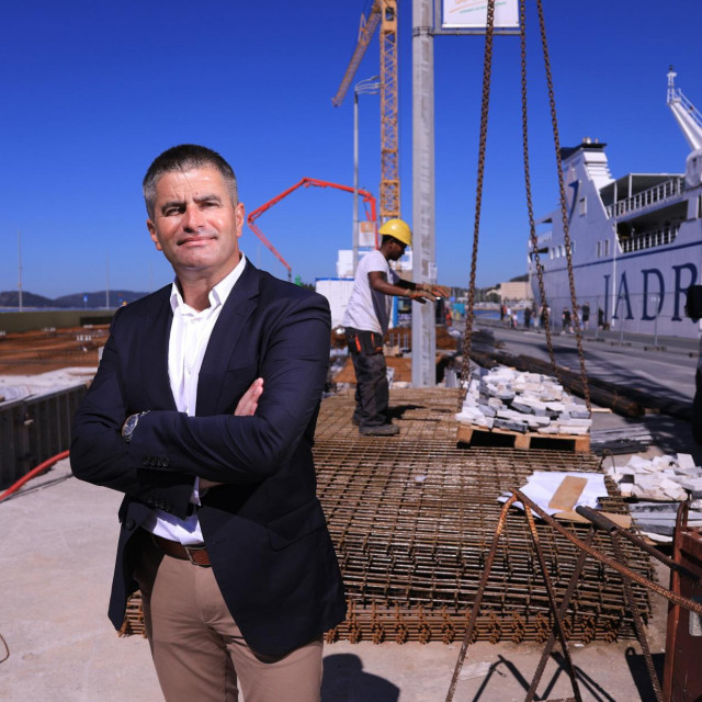 <p>Vice Mihanović, ravnatelj Lučke uprave Split na gradili&scaron;tu u gradskoj luci<br>
&nbsp;</p>
