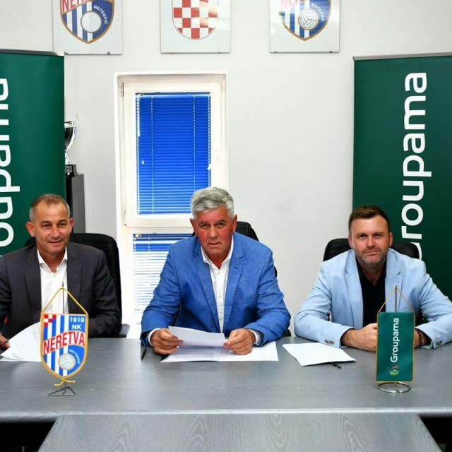 &lt;p&gt;Stanko Vidović, Mišo Glavinić i Frano Bilokapić na potpisivanju ugovora o donaciji u Metkoviću&lt;/p&gt;