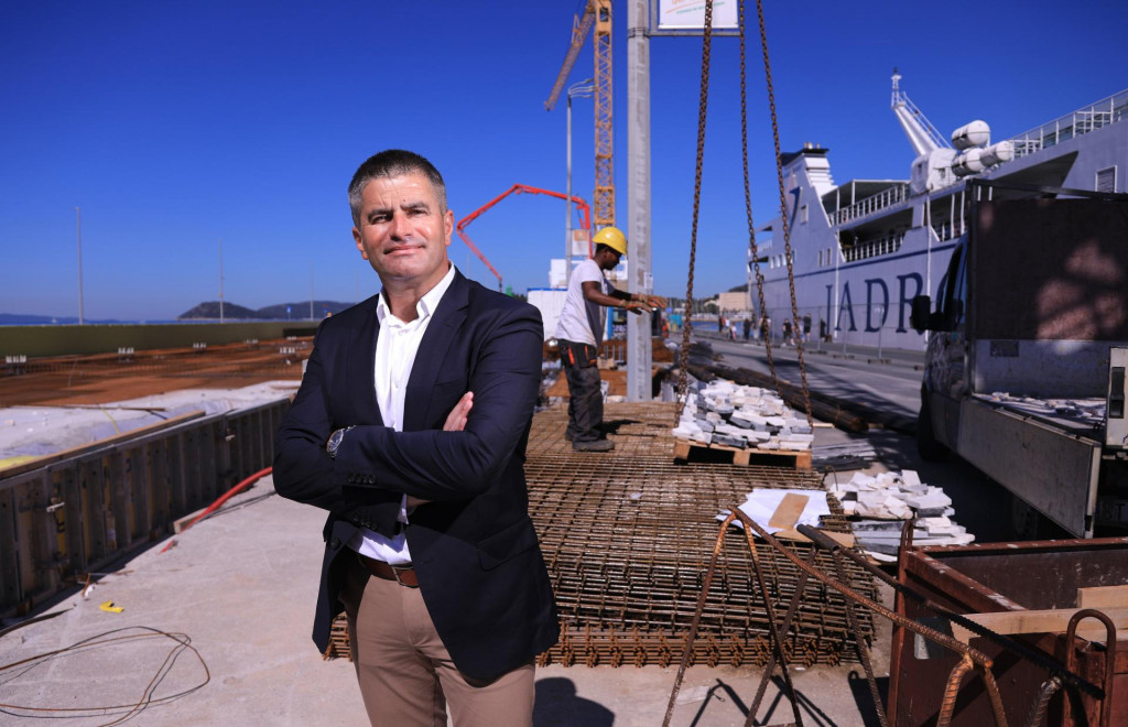 <p>Vice Mihanović, ravnatelj Lučke uprave Split na gradili&scaron;tu u gradskoj luci<br>
&nbsp;</p>