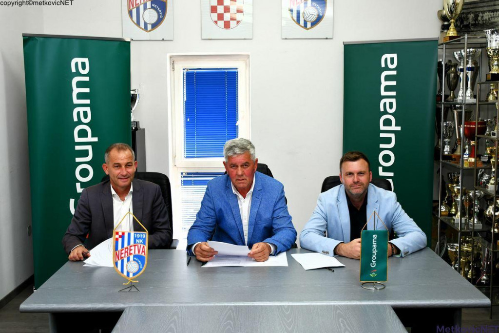 &lt;p&gt;Stanko Vidović, Mišo Glavinić i Frano Bilokapić na potpisivanju ugovora o donaciji u Metkoviću&lt;/p&gt;
