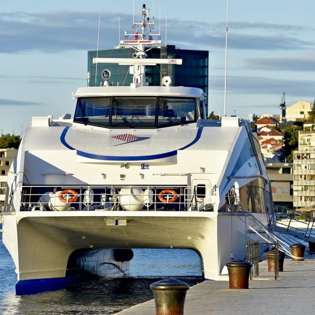 &lt;p&gt;Još jedna prednost linije Dubrovnik - Korčula - Hvar - Bol - Split svakako je katamaran ‘Jelena‘, jedan od ponosa bijele flote&lt;/p&gt;