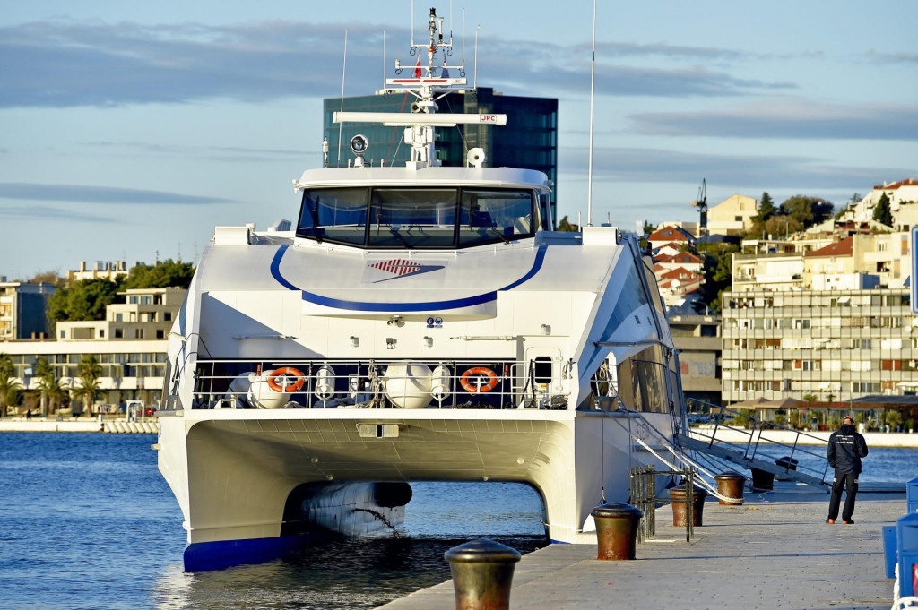 &lt;p&gt;Još jedna prednost linije Dubrovnik - Korčula - Hvar - Bol - Split svakako je katamaran ‘Jelena‘, jedan od ponosa bijele flote&lt;/p&gt;