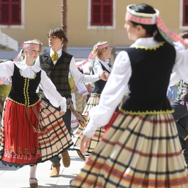 &lt;p&gt;Zadar, 130922.&lt;br&gt;
Na Narodnom trgu nastupili su folklorne plesne grupe: Santarieciai, Malunelis i Kupole iz gradova Kaunasa i Birstonasa iz Republike Litve.&lt;br&gt;