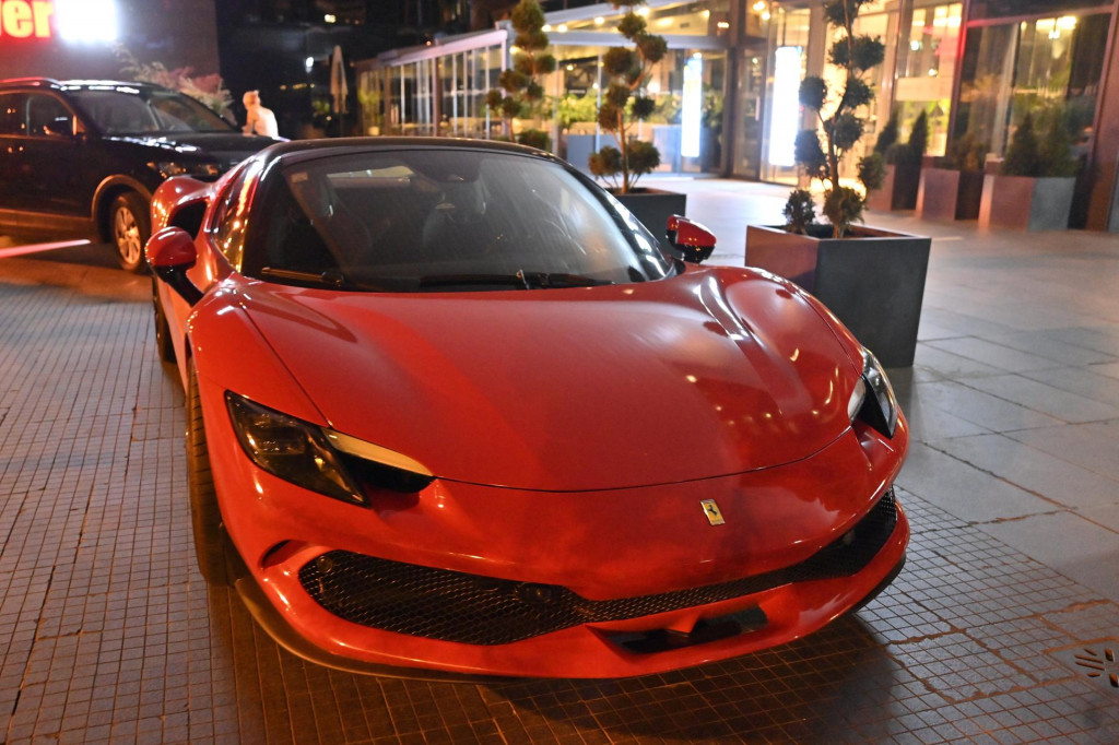 &lt;p&gt;Ferrari u kojem je u izbornoj noći Ivko Marić provozao Bartulicu&lt;/p&gt;