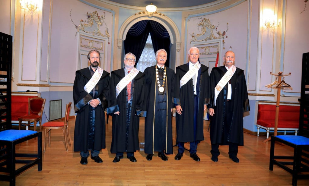 &lt;p&gt;Zvonimir Mihanović, Bratislav Lučin, rektor Dragan Ljutić, Zvonko Kusić i Josko Vlašić&lt;/p&gt;