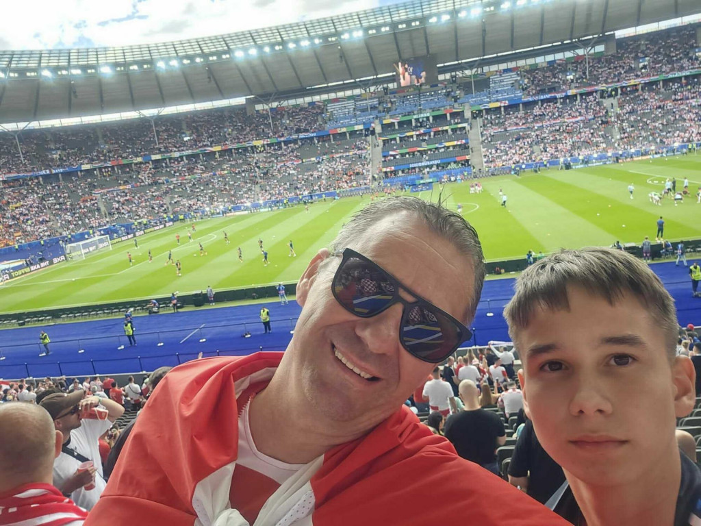 &lt;p&gt;Marin Mikšić i sin na tribinama Olimpijskog stadiona u Berlinu&lt;/p&gt;