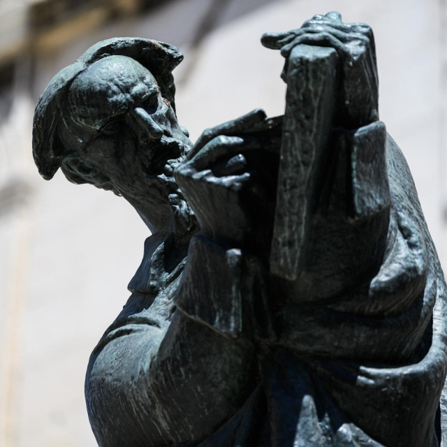 &lt;p&gt;Meštrovićev kip na Voćnom trgu u Splitu&lt;/p&gt;
