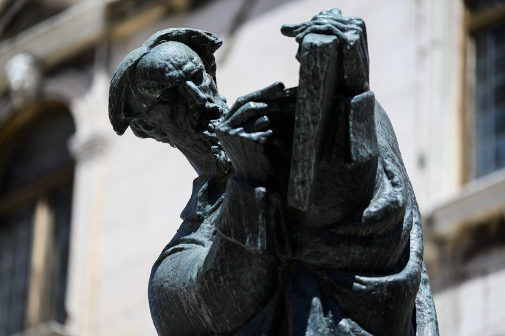 &lt;p&gt;Meštrovićev kip na Voćnom trgu u Splitu&lt;/p&gt;