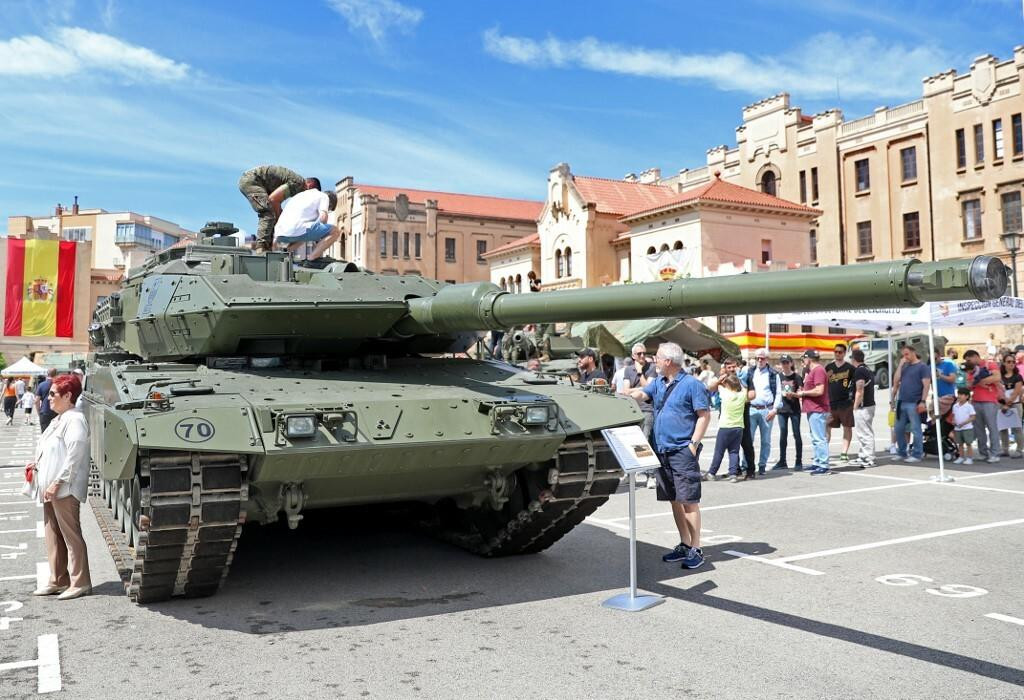 &lt;p&gt;Češka je dogovorila kupnju 61 njemačkoga tenka Leopard 2A8, u u što bi se mogla uključiti i Slovačka&lt;/p&gt;