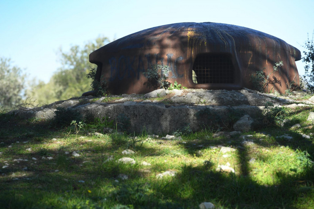 &lt;p&gt;Protutenoviski bunkeri građeni su od visokokvalitetnog betona s jakom armaturom, a postojali su i laki strojnički bunkeri, koji su primarno služili za zaštitu protutenkovskih (ilustracija)&lt;/p&gt;