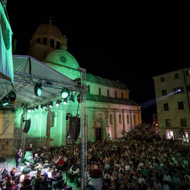&lt;p&gt;Sibenik, 180823.&lt;br&gt;
Otvoren je 26. Festival dalmatinske sansone prvom veceri posvecenom pjesmama Vice Vukova.&lt;br&gt;
