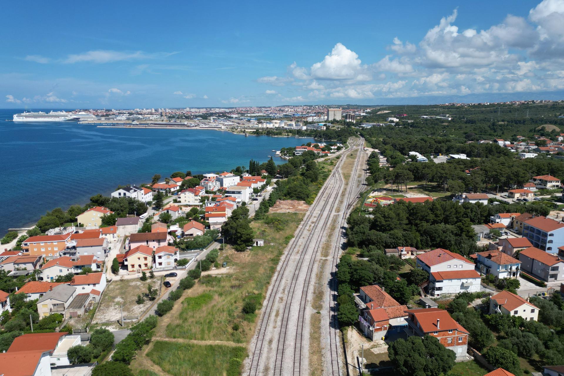 Zadarski U Bibinjama na ulici prišao svom poznaniku kojeg je bez ikakvog povoda fizički