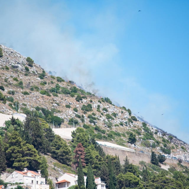 &lt;p&gt;Dubrovnik, 230624.&lt;br&gt;
Danas oko tri sata popodne izbio je pozar na brdu Srdj iznad Dubrovnika.&lt;br&gt;