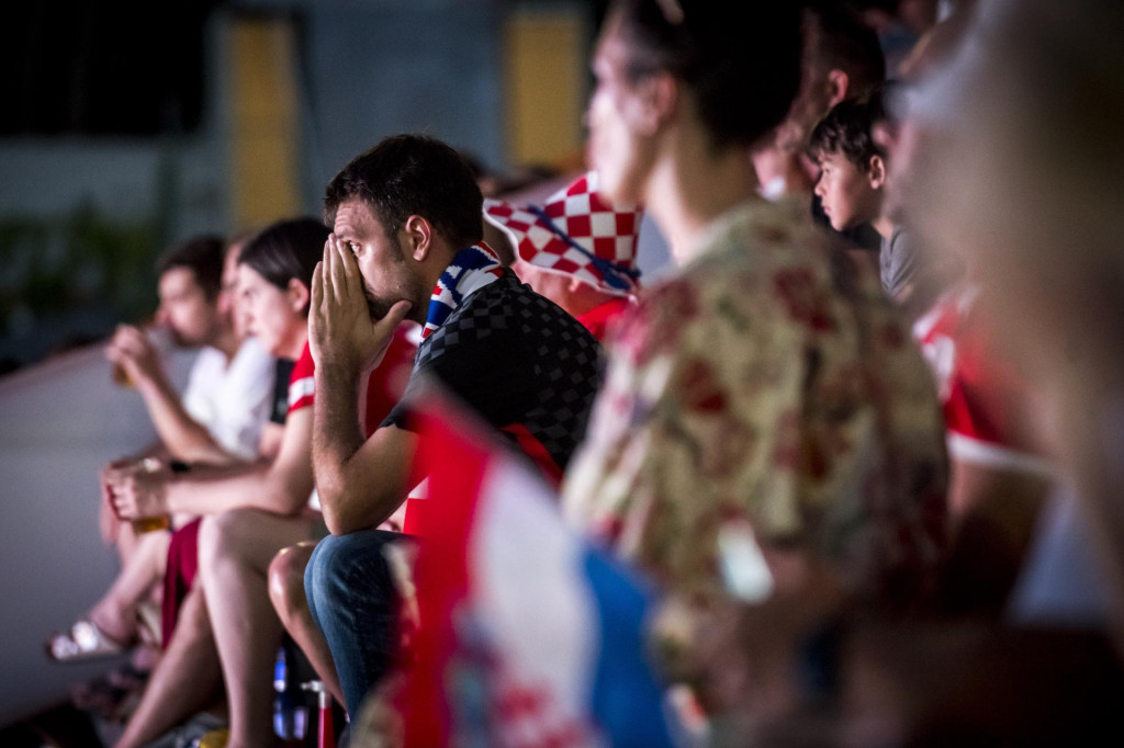 &lt;p&gt;&lt;br&gt;
Navijaci prate prijenos utakmice Europskog nogometnog prvenstva Hrvatska - Italija na stadionu Subicevac.&lt;br&gt;
 &lt;/p&gt;