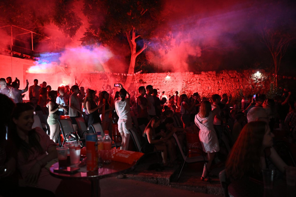 &lt;p&gt;Dubrovnik, 240624.&lt;br&gt;
Navijaci u ljetnom kinu Lapad prate prijenos utakmice Hrvatska - Italija na Europskom nogometnom prvenstvu.&lt;br&gt;