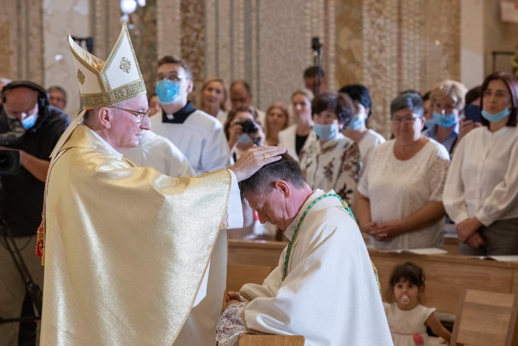 &lt;p&gt;Papin državni tajnik kardinal Pietro Parolin zaredio je 16. rujna 2020. u novoj crkvi u Solinu mons. Ante Jozića za biskupa&lt;br&gt;