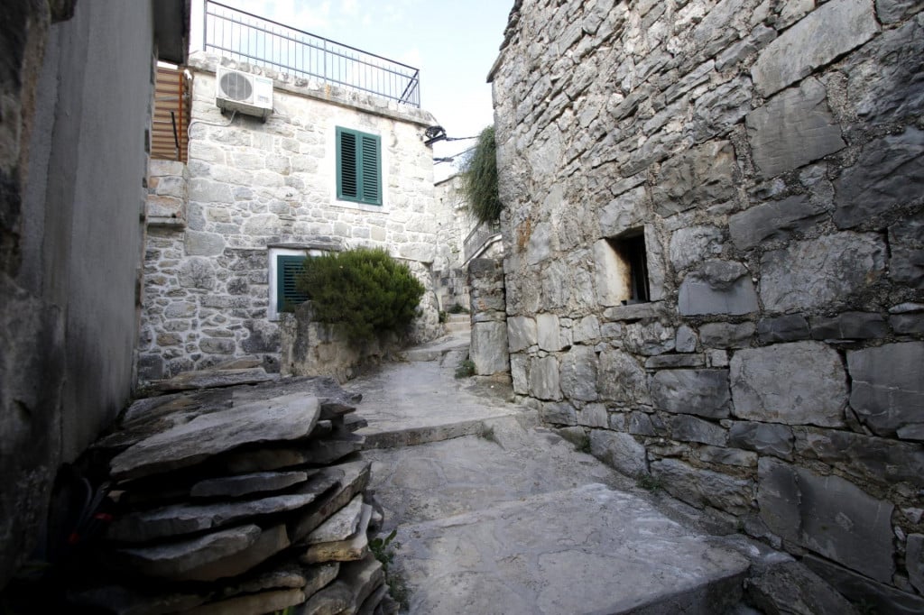 &lt;p&gt;Zbog sačuvane dalmatinske arhitekture mjesto Topići ima status zaštićene kulturne baštine&lt;/p&gt;