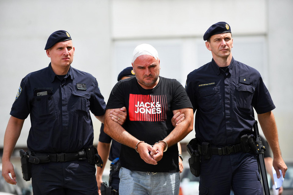 &lt;p&gt;Oko 14,30 sati osumnjičeni za gaženje ljudi u Vojnicu priveden je na ispitivanje u Županijski sud u Karlovcu&lt;/p&gt;