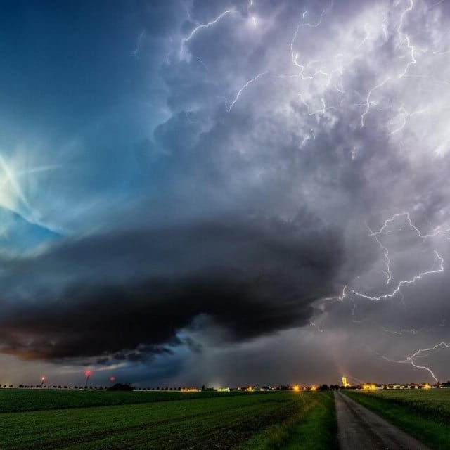 &lt;p&gt;Superćelijske oluje su fascinantni, ali potencijalno opasni vremenski fenomeni, prizor iz Francuske&lt;/p&gt;