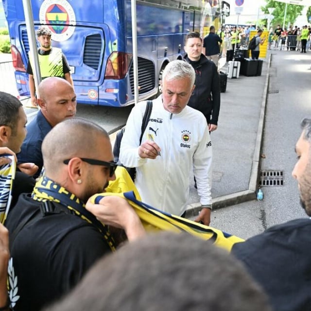 &lt;p&gt;Jose Mourinho na aerodromu u Grazu&lt;/p&gt;