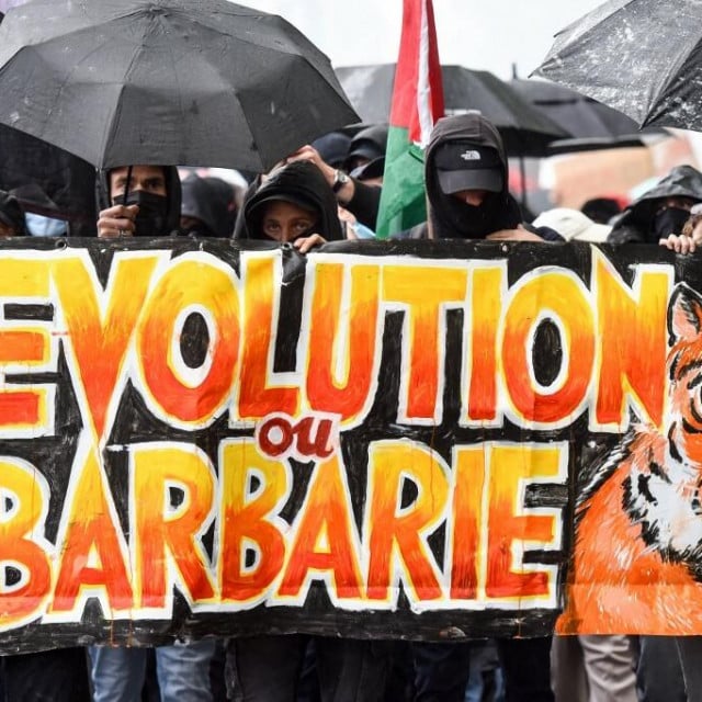 &lt;p&gt;Revolucija ili barbarizam - pariški prosvjed protiv Nacionalnog okupljanja&lt;/p&gt;