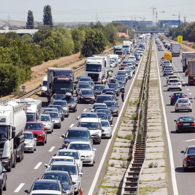 &lt;p&gt;Raste prodaja novih automobila i to prilično na mjsečnoj bazi&lt;/p&gt;