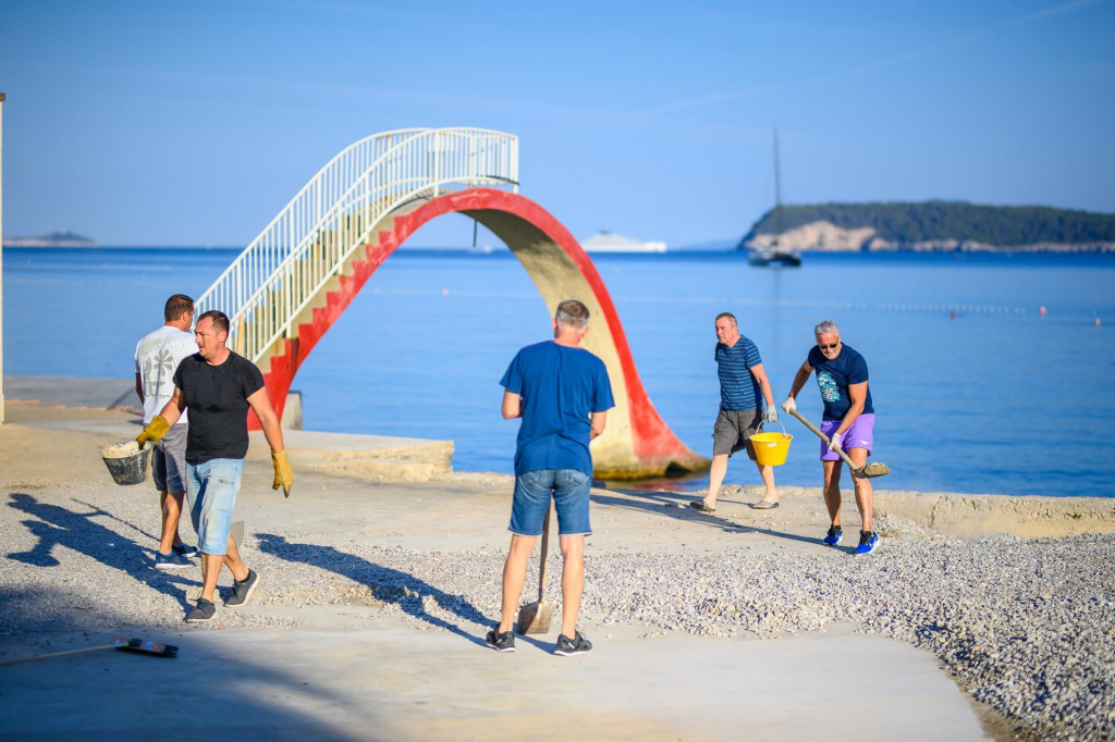 &lt;p&gt;Dubrovnik, 060724.&lt;br&gt;
Volonteri iz Facebook grupe Sunset Beach je Grad organizirali su ciscenje kupalista Sumratin.&lt;br&gt;