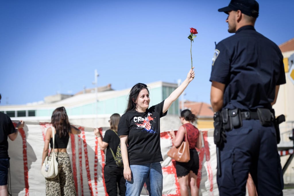 &lt;p&gt;Sibenik, 060724.&lt;br&gt;
Trg palih branitelja Domovinskog rata.&lt;br&gt;
Odrzana molitva krunice i 20. Tiha misa Arijane Lekic Fridrih.&lt;br&gt;