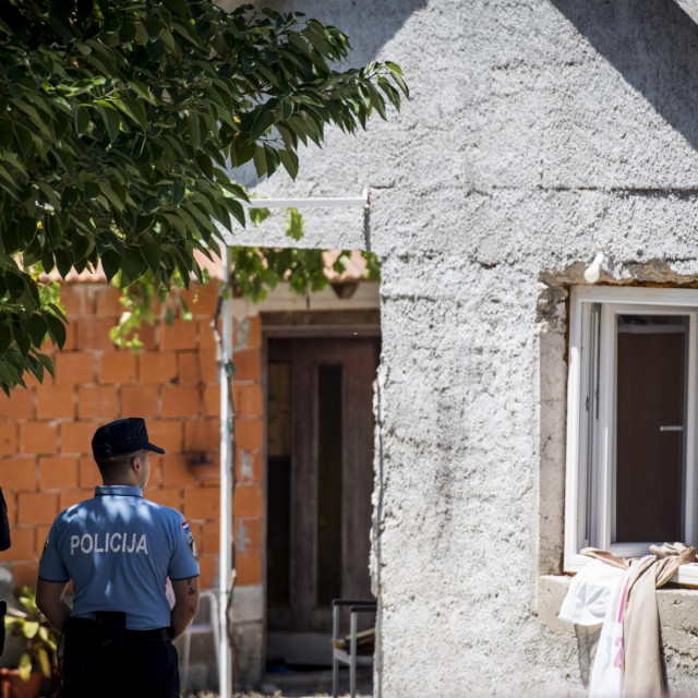 &lt;p&gt;Sibenik, 080724.&lt;br&gt;
Ocevid u obiteljskoj kuci na podrucju naselja Dubrava u kojoj je jutros oko 10 sati doslo do eksplozije zbog curenja plina, pri cemu je jedna osoba ozlijedena.&lt;br&gt;