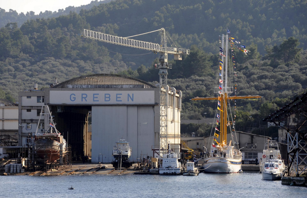 &lt;p&gt;Brodogradilište ‘Greben‘ u Veloj Luci snimljeno 2009. godine, prije negoli ga je 2018. godine, nakon odlaska u stečaj, kupio srpski poduzetnik&lt;/p&gt;