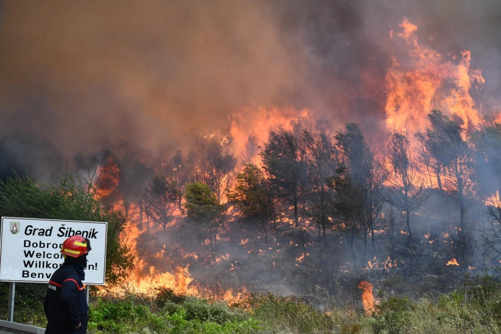 &lt;p&gt;Hrvatska vatrogasna zajednica (HVZ) pozvala je u utorak građane na pojačan oprez zbog mogućnosti izbijanja požara&lt;/p&gt;