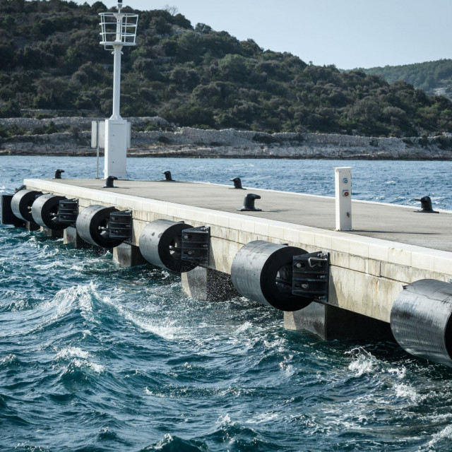 &lt;p&gt;Novo pristanište na otoku Kaprije u šibenskom arhipelagu samo će se djelomično koristiti za prihvat brodova&lt;/p&gt;